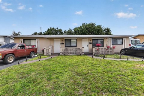 Immobilier commercial à vendre à Hollywood, Floride: 158.21 m2 № 2066504 - photo 1