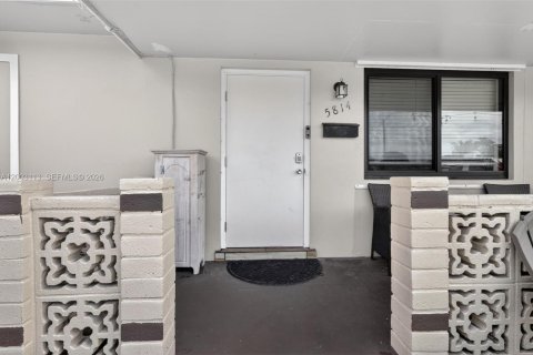 Immobilier commercial à vendre à Hollywood, Floride: 158.21 m2 № 2066504 - photo 23