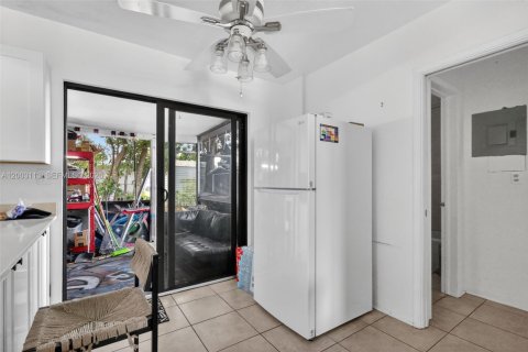 Immobilier commercial à vendre à Hollywood, Floride: 158.21 m2 № 2066504 - photo 12