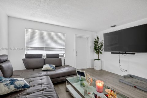 Immobilier commercial à vendre à Hollywood, Floride: 158.21 m2 № 2066504 - photo 26