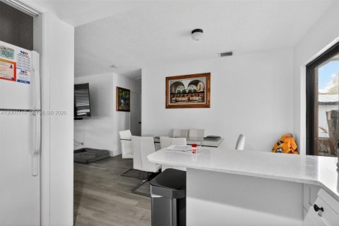 Immobilier commercial à vendre à Hollywood, Floride: 158.21 m2 № 2066504 - photo 30