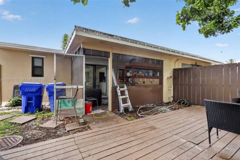 Immobilier commercial à vendre à Hollywood, Floride: 158.21 m2 № 2066504 - photo 22