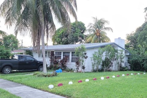House in Miami Gardens, Florida 3 bedrooms, 171.87 sq.m. № 1948972 - photo 1