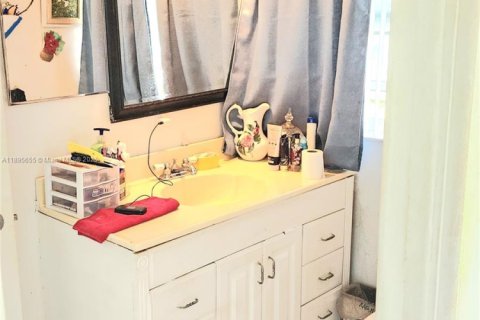 House in Miami Gardens, Florida 3 bedrooms, 171.87 sq.m. № 1948972 - photo 7