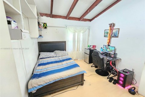 House in Miami Gardens, Florida 3 bedrooms, 171.87 sq.m. № 1948972 - photo 11