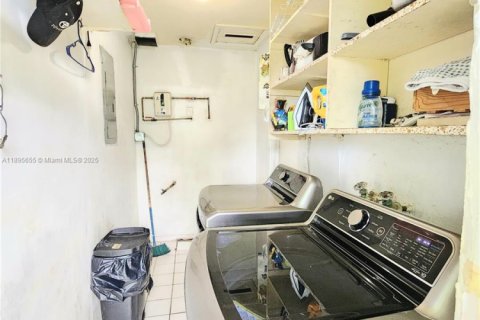 House in Miami Gardens, Florida 3 bedrooms, 171.87 sq.m. № 1948972 - photo 12