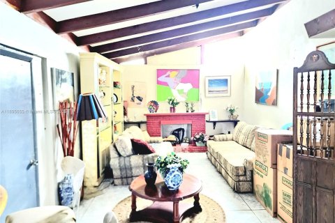 House in Miami Gardens, Florida 3 bedrooms, 171.87 sq.m. № 1948972 - photo 2