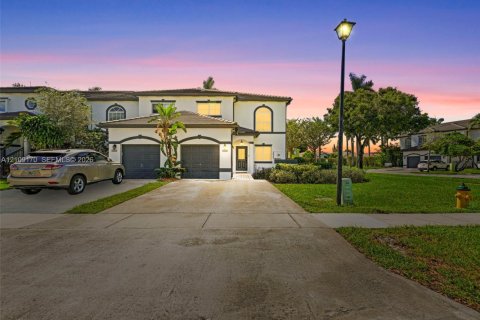 Touwnhouse à vendre à Miramar, Floride: 3 chambres, 121.14 m2 № 2424966 - photo 2