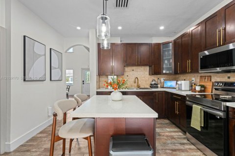 Touwnhouse à vendre à Miramar, Floride: 3 chambres, 121.14 m2 № 2424966 - photo 12