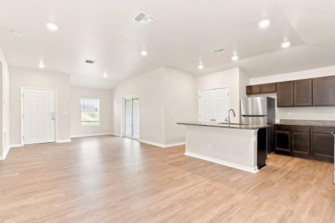 Immobilier commercial à vendre à Lehigh Acres, Floride: 4 chambres, 210.89 m2 № 2406531 - photo 2