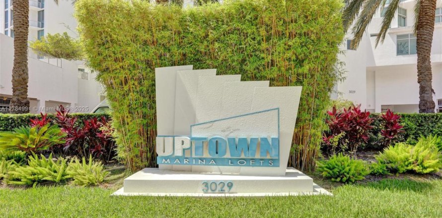 Condominio en Aventura, Florida, 3 dormitorios № 1863577