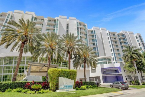 Condominio en venta en Aventura, Florida, 3 dormitorios, 111.85 m2 № 1863577 - foto 2