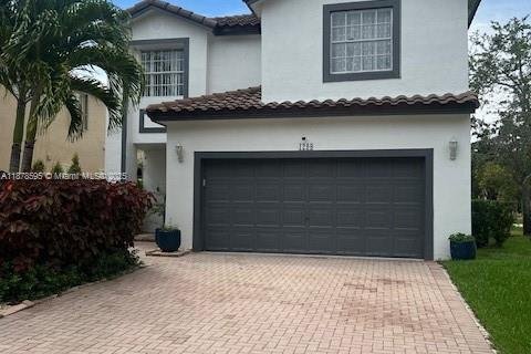 House in Pembroke Pines, Florida 4 bedrooms, 199.18 sq.m. № 2037141 - photo 2