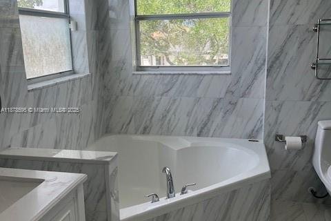 House in Pembroke Pines, Florida 4 bedrooms, 199.18 sq.m. № 2037141 - photo 28