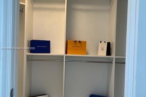 House in Pembroke Pines, Florida 4 bedrooms, 199.18 sq.m. № 2037141 - photo 24