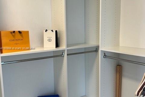 House in Pembroke Pines, Florida 4 bedrooms, 199.18 sq.m. № 2037141 - photo 25