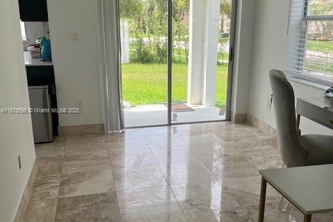 House in Pembroke Pines, Florida 4 bedrooms, 199.18 sq.m. № 2037141 - photo 12