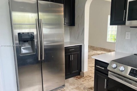 House in Pembroke Pines, Florida 4 bedrooms, 199.18 sq.m. № 2037141 - photo 16