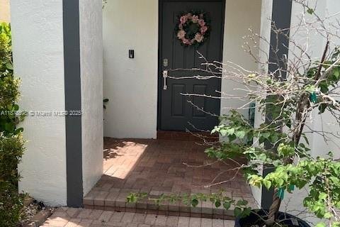 House in Pembroke Pines, Florida 4 bedrooms, 199.18 sq.m. № 2037141 - photo 4