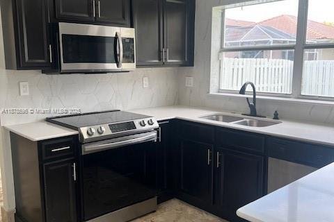 House in Pembroke Pines, Florida 4 bedrooms, 199.18 sq.m. № 2037141 - photo 15