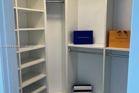 House in Pembroke Pines, Florida 4 bedrooms, 199.18 sq.m. № 2037141 - photo 23