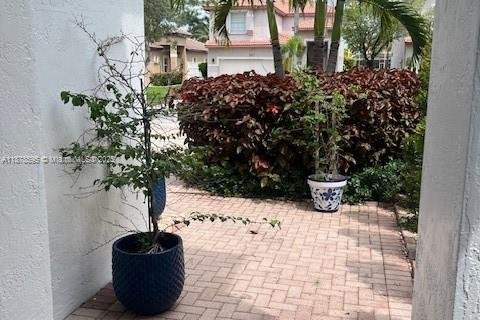 House in Pembroke Pines, Florida 4 bedrooms, 199.18 sq.m. № 2037141 - photo 3