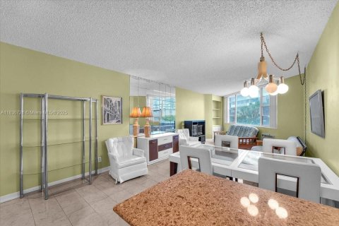 Condominio en venta en Hallandale Beach, Florida, 1 dormitorio, 81.57 m2 № 1806310 - foto 9