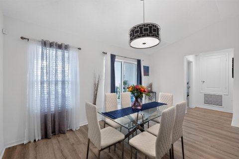 House in Davenport, Florida 4 bedrooms, 178.19 sq.m. № 2191262 - photo 6