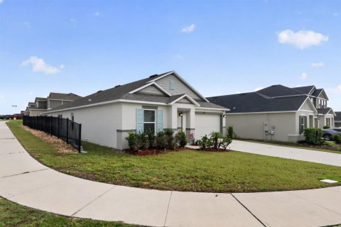 House in Davenport, Florida 4 bedrooms, 178.19 sq.m. № 2191262 - photo 2