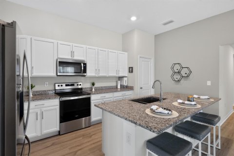 House in Davenport, Florida 4 bedrooms, 178.19 sq.m. № 2191262 - photo 16