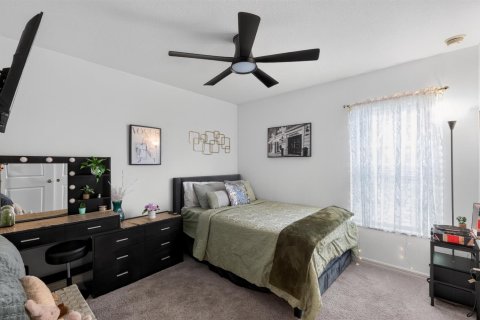 House in Davenport, Florida 4 bedrooms, 178.19 sq.m. № 2191262 - photo 30