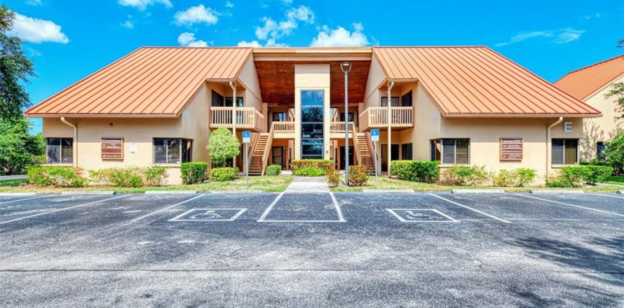 Commercial property in Sarasota, Florida 58.99 sq.m. № 2229767