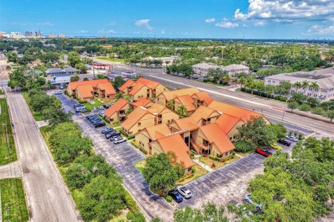 Commercial property in Sarasota, Florida 58.99 sq.m. № 2229767 - photo 3