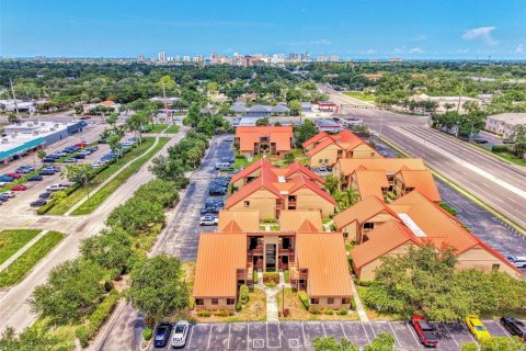 Commercial property in Sarasota, Florida 58.99 sq.m. № 2229767 - photo 2