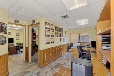 Commercial property in Sarasota, Florida 58.99 sq.m. № 2229767 - photo 11