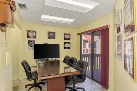 Commercial property in Sarasota, Florida 58.99 sq.m. № 2229767 - photo 9