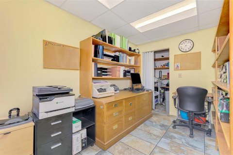 Commercial property in Sarasota, Florida 58.99 sq.m. № 2229767 - photo 8