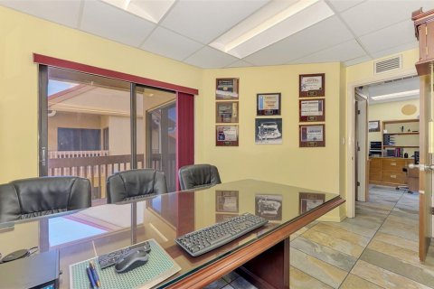 Commercial property in Sarasota, Florida 58.99 sq.m. № 2229767 - photo 10