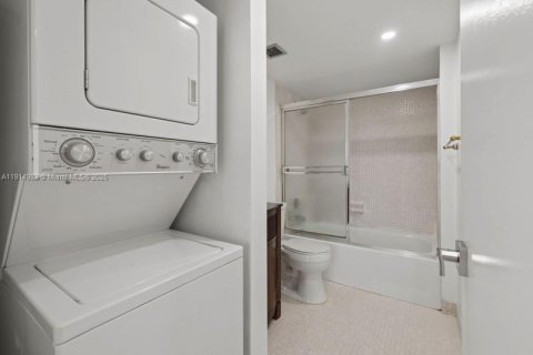 Condo in Lauderhill, Florida, 2 bedrooms  № 2082453 - photo 12