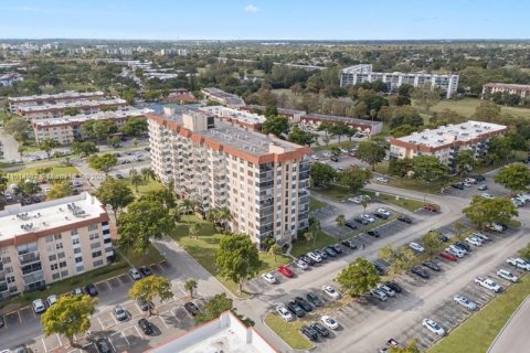 Condo in Lauderhill, Florida, 2 bedrooms  № 2082453 - photo 6