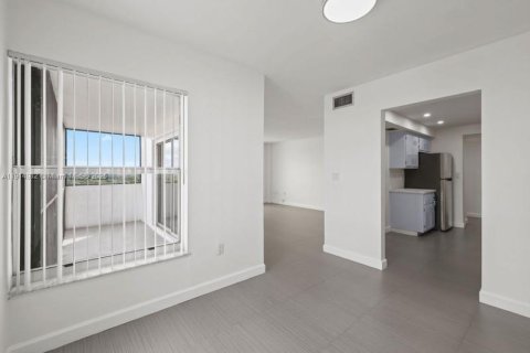 Condo in Lauderhill, Florida, 2 bedrooms  № 2082453 - photo 9