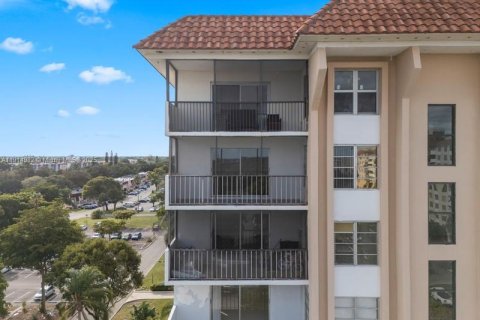 Condo in Lauderhill, Florida, 2 bedrooms  № 2082453 - photo 7