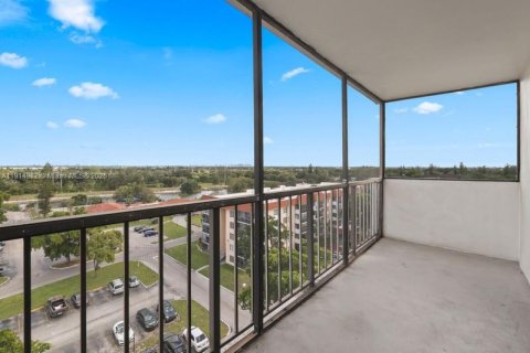 Condo in Lauderhill, Florida, 2 bedrooms  № 2082453 - photo 5