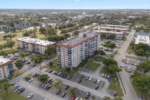 Condo in Lauderhill, Florida, 2 bedrooms  № 2082453 - photo 18