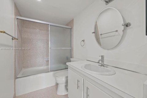 Condo in Lauderhill, Florida, 2 bedrooms  № 2082453 - photo 17