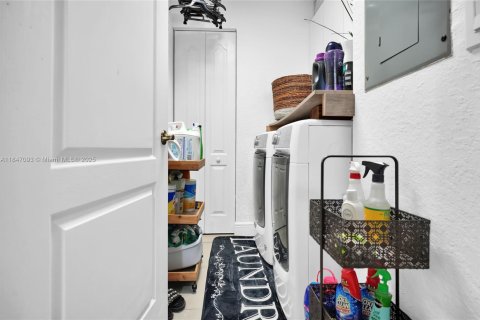 Condo in Doral, Florida, 3 bedrooms  № 1845524 - photo 18