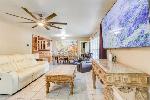 House in Merrit Island, Florida 4 bedrooms, 140.47 sq.m. № 1644057 - photo 4