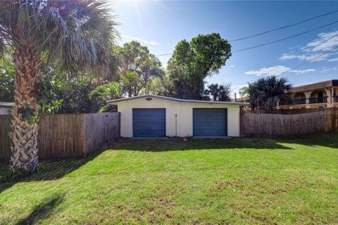 House in Merrit Island, Florida 4 bedrooms, 140.47 sq.m. № 1644057 - photo 9