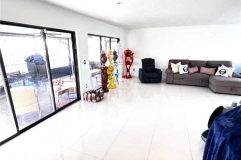 Villa ou maison à louer à Homestead, Floride: 6 chambres, 200.02 m2 № 2407267 - photo 3