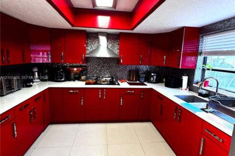 Villa ou maison à louer à Homestead, Floride: 6 chambres, 200.02 m2 № 2407267 - photo 6